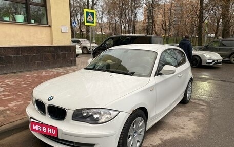 BMW 1 серия, 2011 год, 700 000 рублей, 1 фотография