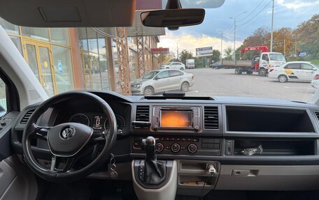 Volkswagen Caravelle T6 рестайлинг, 2016 год, 3 100 000 рублей, 11 фотография