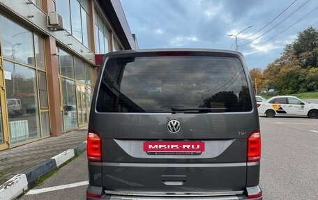 Volkswagen Caravelle T6 рестайлинг, 2016 год, 3 100 000 рублей, 8 фотография