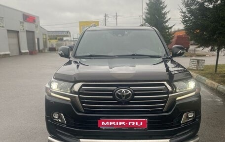 Toyota Land Cruiser 200, 2018 год, 6 990 000 рублей, 1 фотография