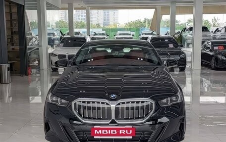 BMW 5 серия, 2025 год, 7 240 000 рублей, 2 фотография