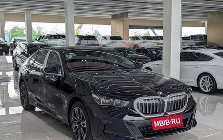 BMW 5 серия, 2025 год, 7 240 000 рублей, 3 фотография