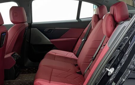 BMW 5 серия, 2025 год, 7 240 000 рублей, 16 фотография