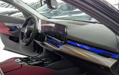 BMW 5 серия, 2025 год, 7 240 000 рублей, 12 фотография