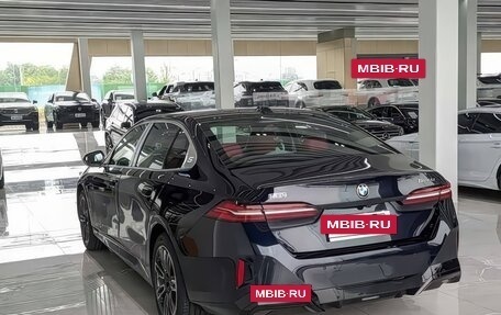 BMW 5 серия, 2025 год, 7 240 000 рублей, 17 фотография