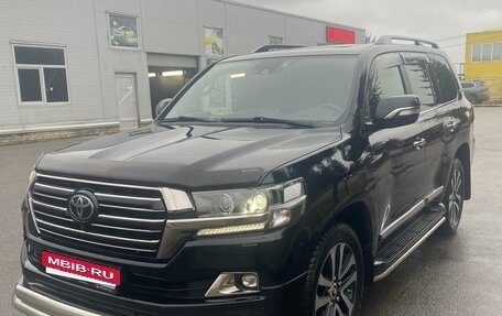 Toyota Land Cruiser 200, 2018 год, 6 990 000 рублей, 2 фотография