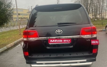 Toyota Land Cruiser 200, 2018 год, 6 990 000 рублей, 3 фотография