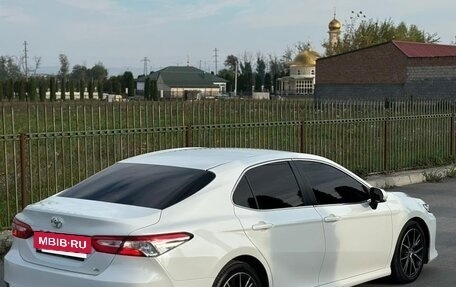 Toyota Camry, 2018 год, 1 900 000 рублей, 5 фотография