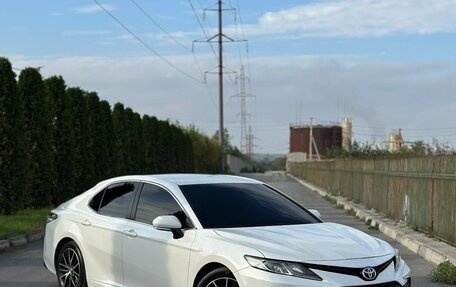 Toyota Camry, 2018 год, 1 900 000 рублей, 1 фотография