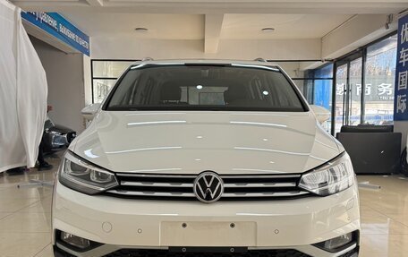 Volkswagen Touran III, 2021 год, 1 900 190 рублей, 2 фотография