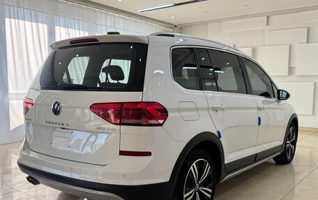 Volkswagen Touran III, 2021 год, 1 900 190 рублей, 6 фотография