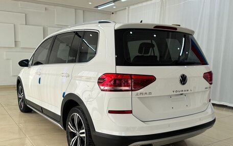 Volkswagen Touran III, 2021 год, 1 900 190 рублей, 4 фотография