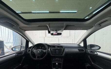 Volkswagen Touran III, 2021 год, 1 900 190 рублей, 17 фотография