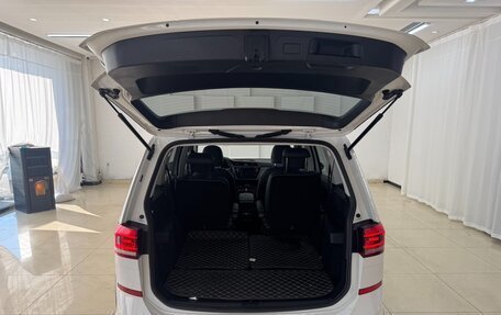 Volkswagen Touran III, 2021 год, 1 900 190 рублей, 21 фотография