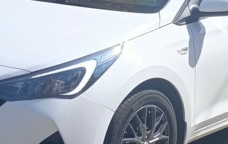 Hyundai Solaris II рестайлинг, 2021 год, 1 400 000 рублей, 1 фотография