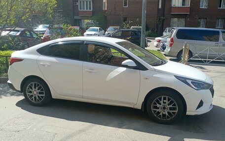 Hyundai Solaris II рестайлинг, 2021 год, 1 400 000 рублей, 17 фотография