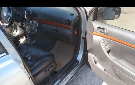 Toyota Avensis III рестайлинг, 2007 год, 800 000 рублей, 21 фотография