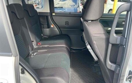 Toyota Roomy I, 2022 год, 1 032 000 рублей, 29 фотография