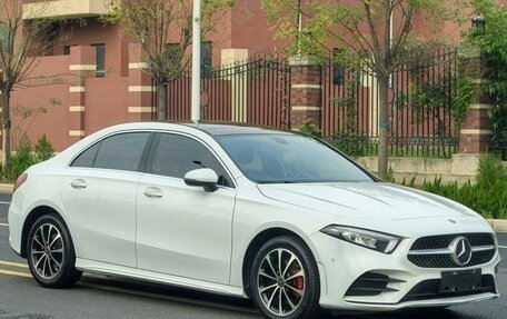 Mercedes-Benz A-Класс, 2021 год, 1 900 000 рублей, 3 фотография