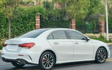 Mercedes-Benz A-Класс, 2021 год, 1 900 000 рублей, 4 фотография