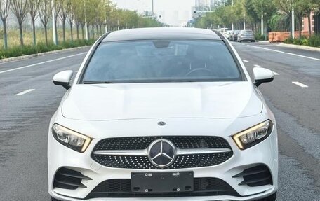 Mercedes-Benz A-Класс, 2021 год, 1 900 000 рублей, 2 фотография