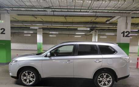 Mitsubishi Outlander III рестайлинг 3, 2013 год, 1 300 000 рублей, 3 фотография