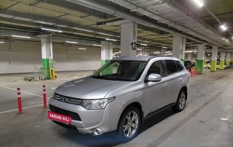 Mitsubishi Outlander III рестайлинг 3, 2013 год, 1 300 000 рублей, 2 фотография