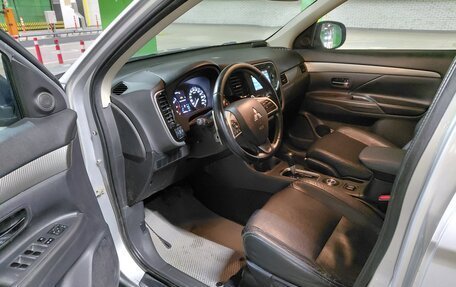 Mitsubishi Outlander III рестайлинг 3, 2013 год, 1 300 000 рублей, 7 фотография