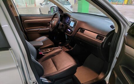 Mitsubishi Outlander III рестайлинг 3, 2013 год, 1 300 000 рублей, 8 фотография