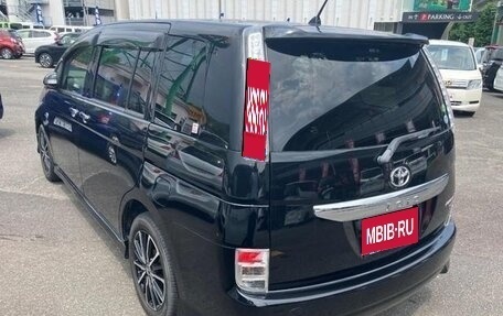 Toyota ISis I, 2011 год, 989 000 рублей, 4 фотография