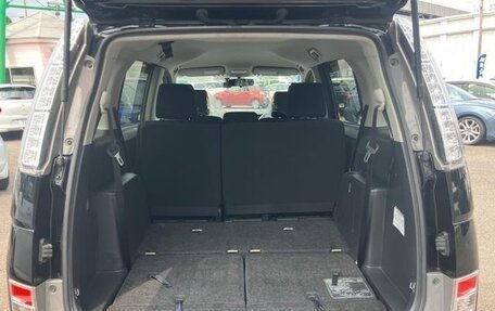 Toyota ISis I, 2011 год, 989 000 рублей, 16 фотография