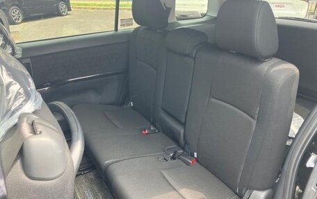 Toyota ISis I, 2011 год, 989 000 рублей, 21 фотография