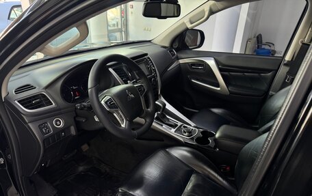 Mitsubishi Pajero Sport III рестайлинг, 2016 год, 2 530 000 рублей, 7 фотография