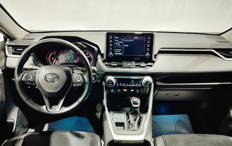 Toyota RAV4, 2021 год, 3 950 000 рублей, 15 фотография