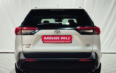 Toyota RAV4, 2021 год, 3 950 000 рублей, 6 фотография