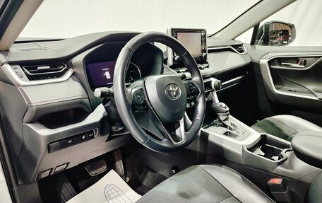 Toyota RAV4, 2021 год, 3 950 000 рублей, 17 фотография