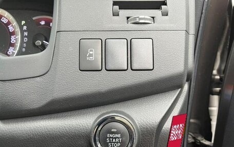 Toyota ISis I, 2012 год, 1 032 000 рублей, 15 фотография