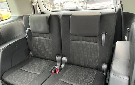 Toyota ISis I, 2012 год, 1 032 000 рублей, 21 фотография