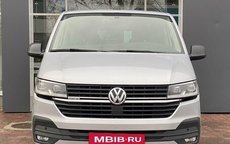 Volkswagen Multivan T6 рестайлинг, 2020 год, 4 999 000 рублей, 3 фотография