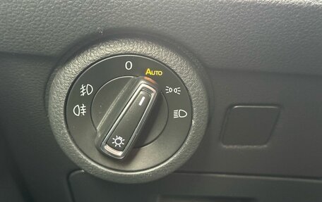 Volkswagen Multivan T6 рестайлинг, 2020 год, 4 999 000 рублей, 25 фотография