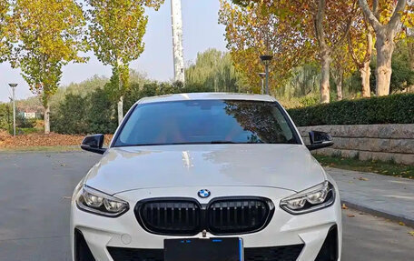 BMW 1 серия, 2022 год, 1 550 000 рублей, 2 фотография