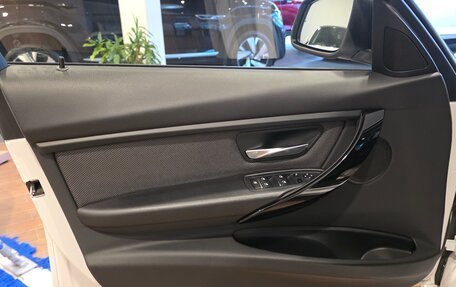 BMW 3 серия, 2017 год, 1 999 000 рублей, 16 фотография