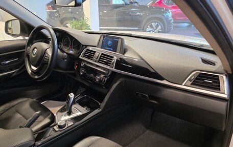 BMW 3 серия, 2017 год, 1 999 000 рублей, 24 фотография