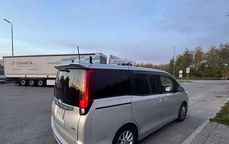 Toyota Noah III, 2015 год, 1 100 000 рублей, 5 фотография