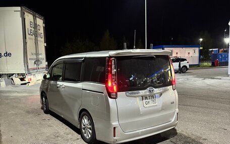 Toyota Noah III, 2015 год, 1 100 000 рублей, 3 фотография