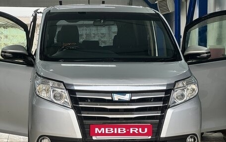 Toyota Noah III, 2015 год, 1 100 000 рублей, 4 фотография