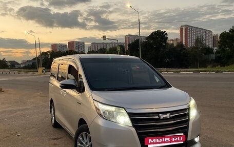 Toyota Noah III, 2015 год, 1 100 000 рублей, 6 фотография
