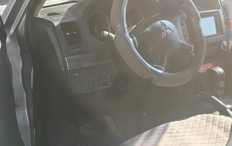 Mitsubishi Pajero IV, 2011 год, 2 500 000 рублей, 9 фотография