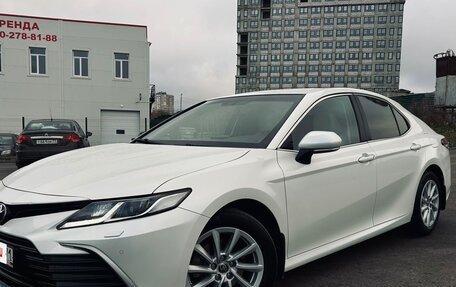 Toyota Camry, 2021 год, 3 300 000 рублей, 1 фотография