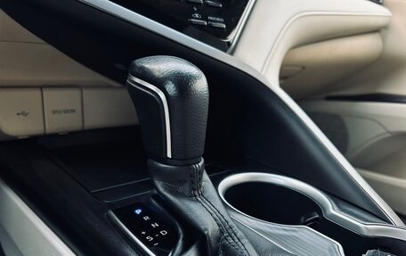 Toyota Camry, 2021 год, 3 300 000 рублей, 13 фотография